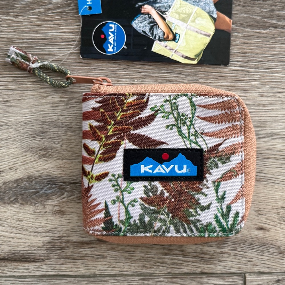 KAVU Zip Around wallet - leaf botanical print
